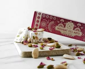 Nougat Le Voyage : pistaches de Sicile, pétales de rose de Damas et miel de lavande